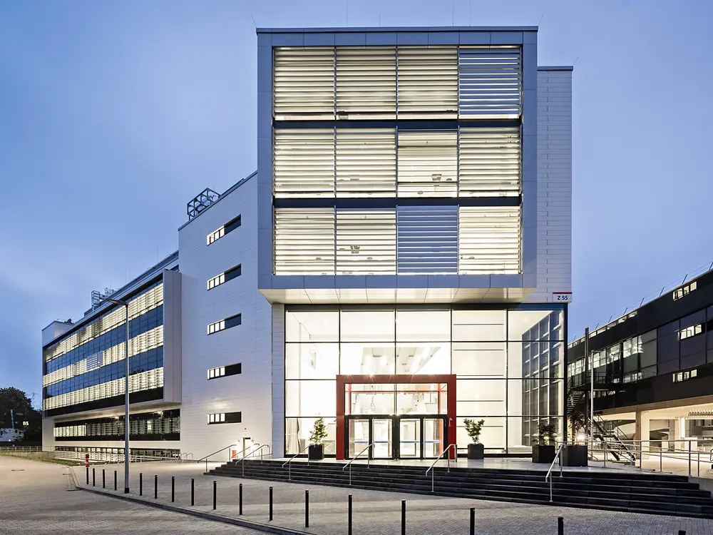 Frontal view of the R&D building Inspiration Center Düsseldorf